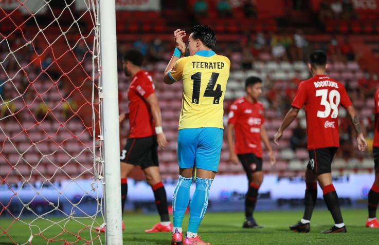 ผิดพลาดเยอะ! 'เมืองทอง' เจอทีเด็ด 'เทโร' บุกเชือดเซอไพรส์ 1-2