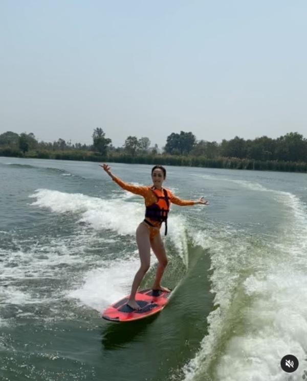 ดราม่าได้ทุกเรื่อง! “แต้ว ณฐพร” โชวลีลาเซิร์ฟบอร์ด สุดเท่แต่ชาวเน็ตแห่โฟกัสคอมเมนต์แรงในชุดท่อนล่าง ดราม่าได้ทุกเรื่อง! “แต้ว ณฐพร” โชวลีลาเซิร์ฟบอร์ด สุดเท่แต่ชาวเน็ตแห่โฟกัสคอมเมนต์แรงในชุดท่อนล่าง