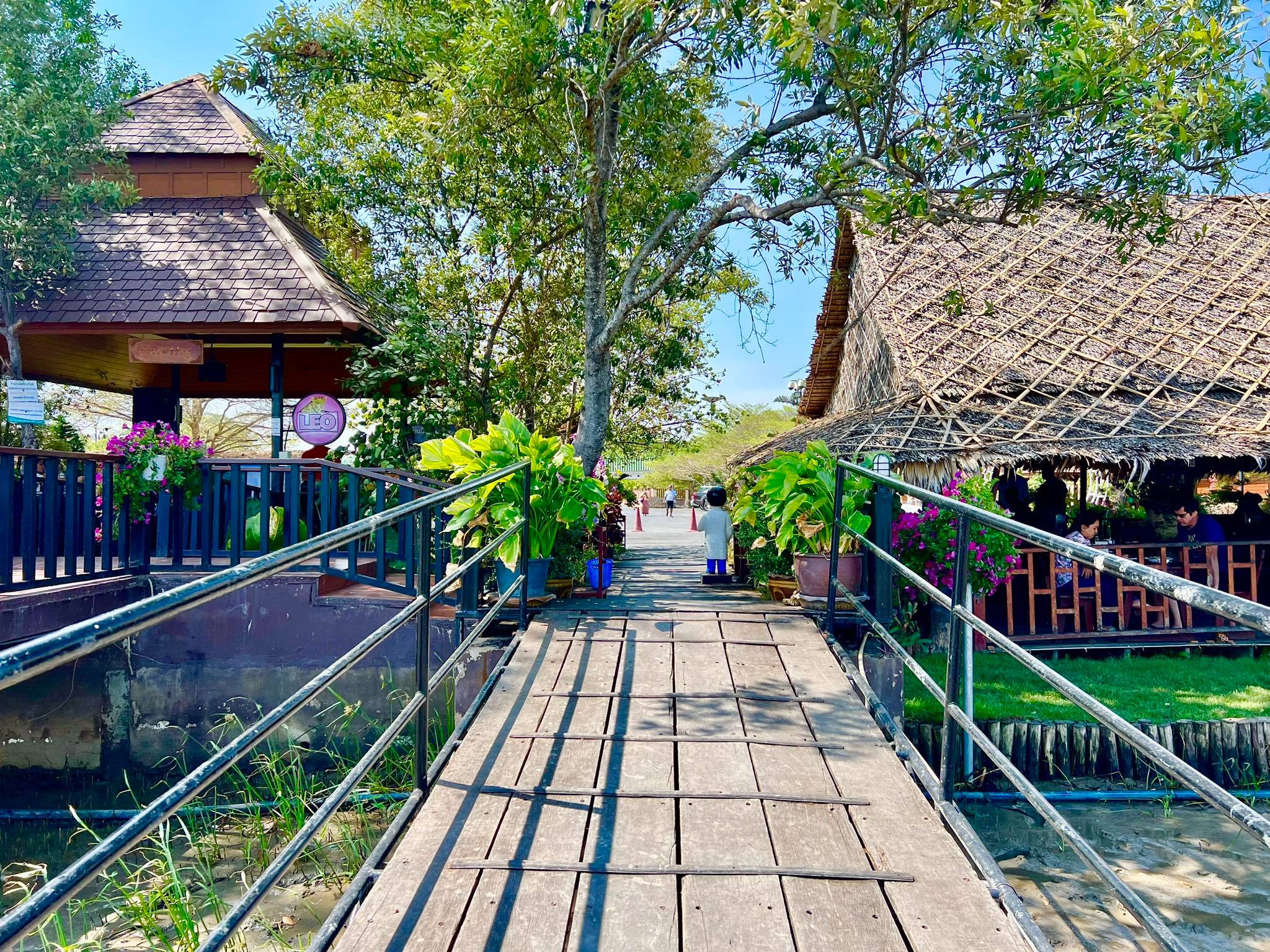 5 ร้านอาหาร ติดริมแม่น้ำบางปะกง รสเด็ด บรรยากาศดี การันตีคุณภาพ!