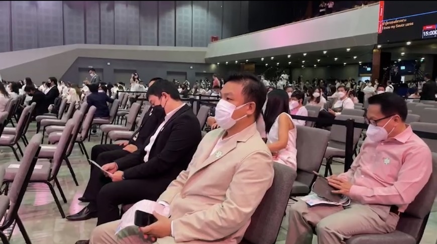 ปอ - โรเบิร์ต - จ๊อบ ร่วมพิธีไว้อาลัย แตงโม นิดา