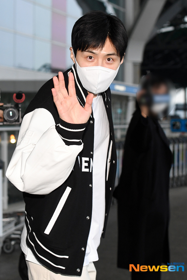 ออกเดินทางแล้ว!! ส่องแอร์พอร์ตลุค 'คิมซอนโฮ' ก่อนลัดฟ้าสู่เมืองไทย จัดแฟนมีตครั้งแรก