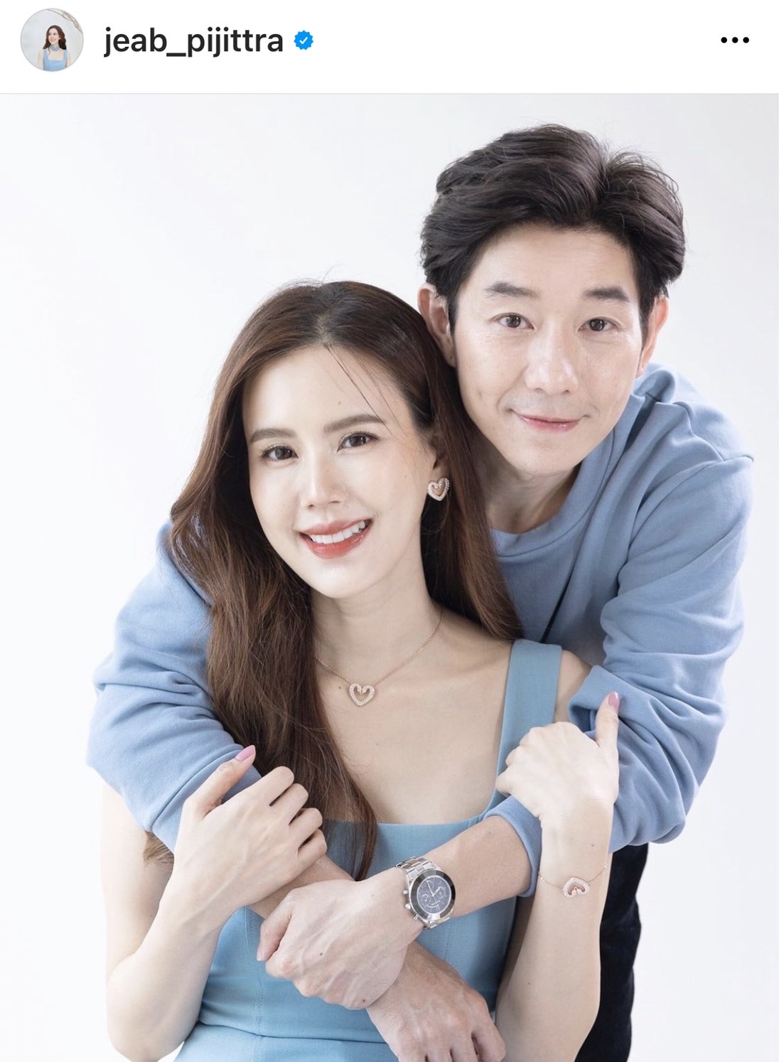 คู่รักใจบุญ บอย - เจี๊ยบ ลงพื้นที่ช่วยเหลือผู้ประสบภัยน้ำท่วม 