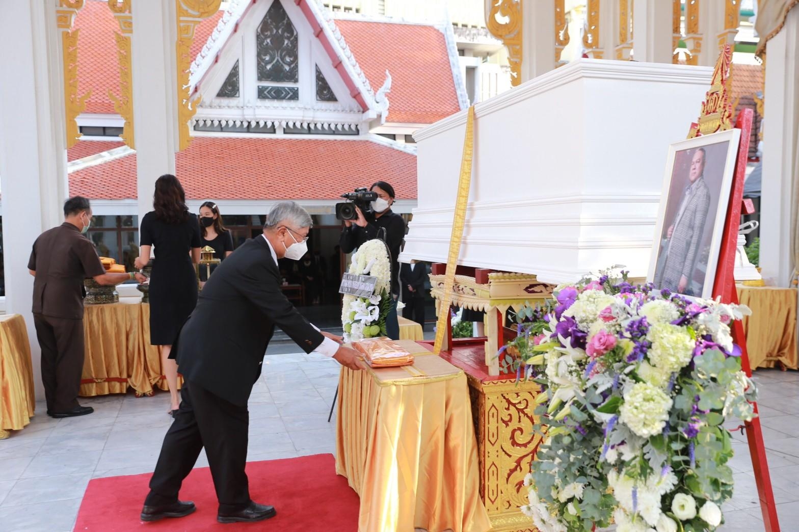 คนบันเทิงร่วมพิธีฌาปนกิจ “ต๊ะ นิรัตติศัย กัลย์จาฤก”