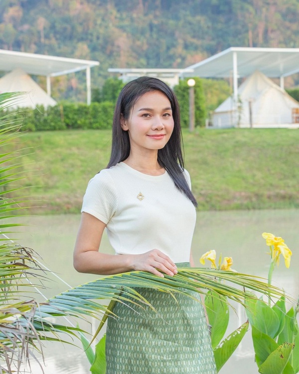 “ต่าย อรทัย” สุดงง ถูกหนุ่มลาวแอบอ้าง เป็นแฟนหนีเข้าไทย (มีคลิป)