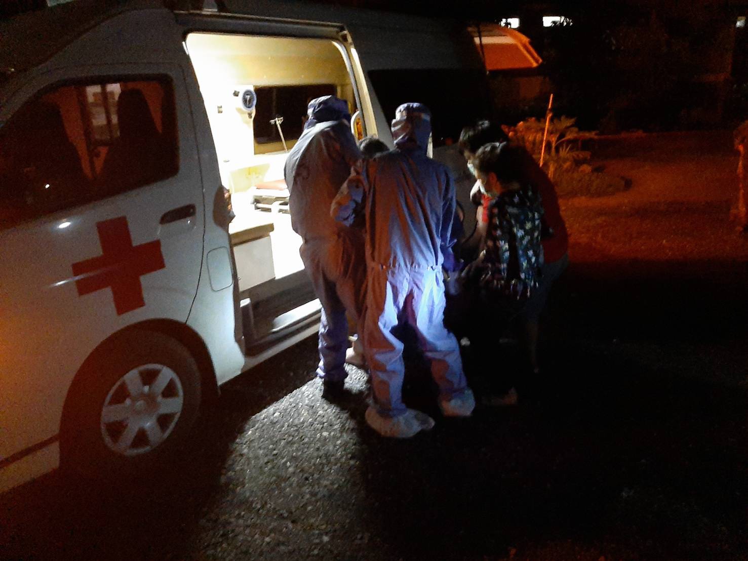 ศูนย์กองทัพไทย นำผู้ป่วยโควิดอาการหนักส่งโรงพยาบาล ศูนย์กองทัพไทย นำผู้ป่วยโควิดอาการหนักส่งโรงพยาบาล