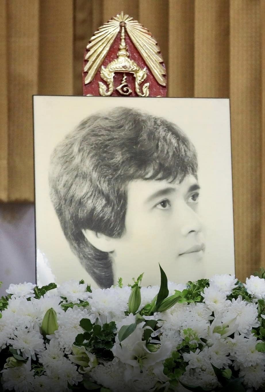 เป็ด เชิญยิ้ม อาลัยตลกรุ่นพี่ เด่น ดอกประดู่ (มีคลิป)