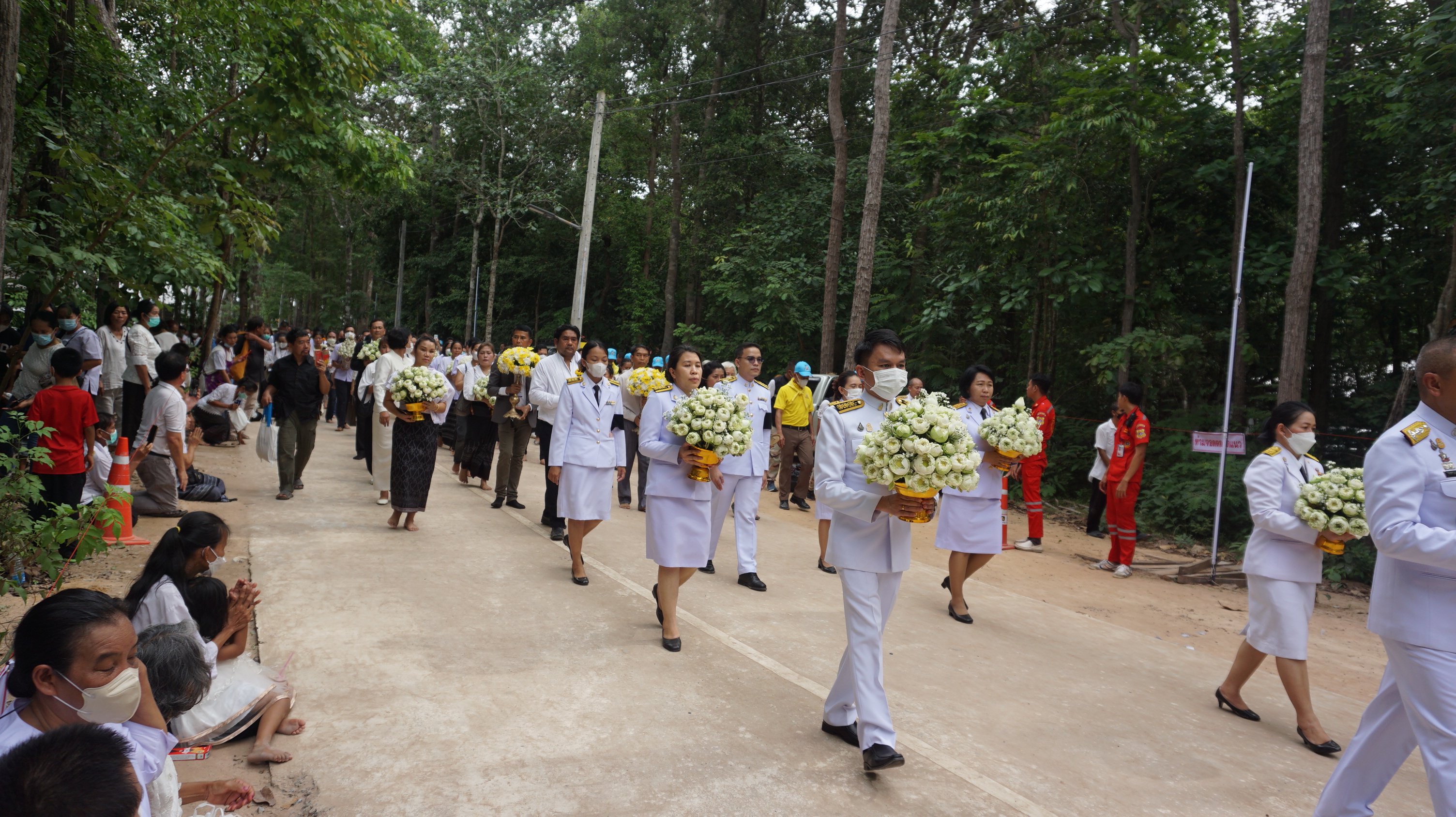 ประมวลภาพพิธีเคลื่อนสรีระสังขาร หลวงปู่แสง ขึ้นสู่เมรุชั่วคราว ประมวลภาพพิธีเคลื่อนสรีระสังขาร หลวงปู่แสง ขึ้นสู่เมรุชั่วคราว