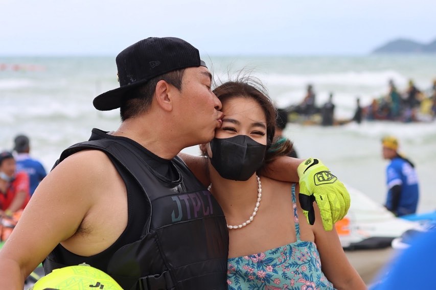 “เปิ้ล นาคร” จับมือ “เบิร์ด” จัดโปรเจกต์แมวจรที่รักเพื่อ “แตงโม” (มีคลิป)