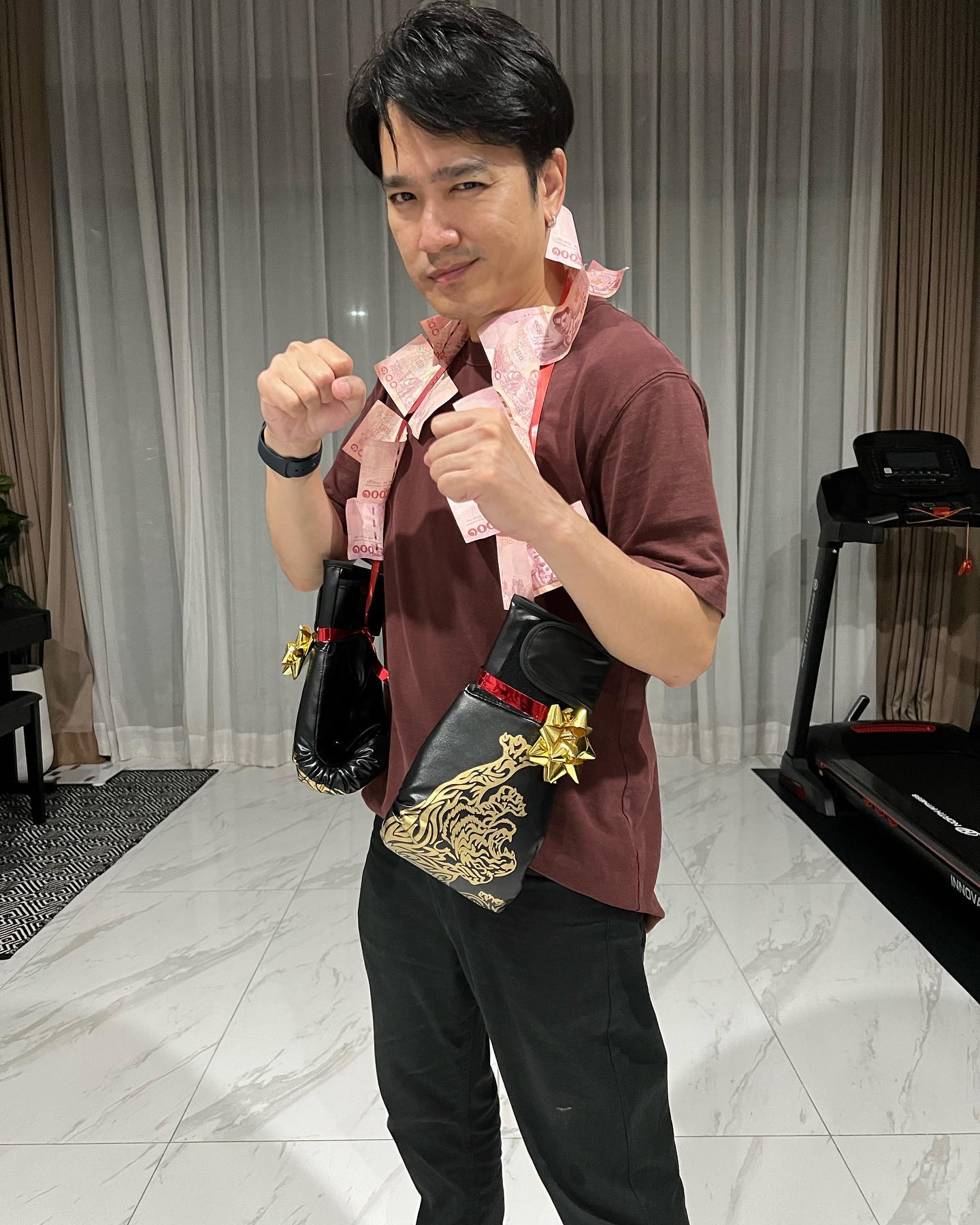 เอ๊ะ จิรากร อัปเดตคดีถูกทำร้ายร่างกาย เผย สภาพจิตใจดีขึ้นแล้ว เอ๊ะ จิรากร อัปเดตคดีถูกทำร้ายร่างกาย เผย สภาพจิตใจดีขึ้นแล้ว