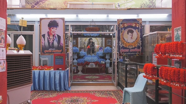 ครอบครัว พุ่มพวง ดวงจันทร์ มอบทุนการศึกษา 30 ทุน   (มีคลิป) 