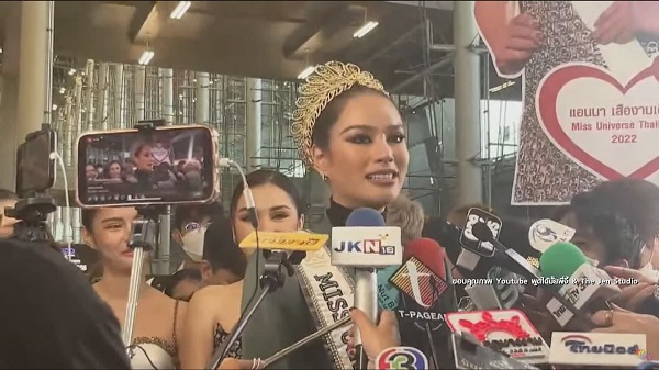 แอนนา เสืองามเอี่ยม เดินทางกลับถึงเมืองไทยแล้ว   (มีคลิป)