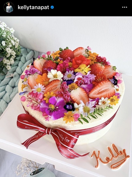 เคลลี่ ฉลองวันเกิด พร้อมสาวข้างกาย ใช่รักครั้งใหม่หรือเปล่า?! 