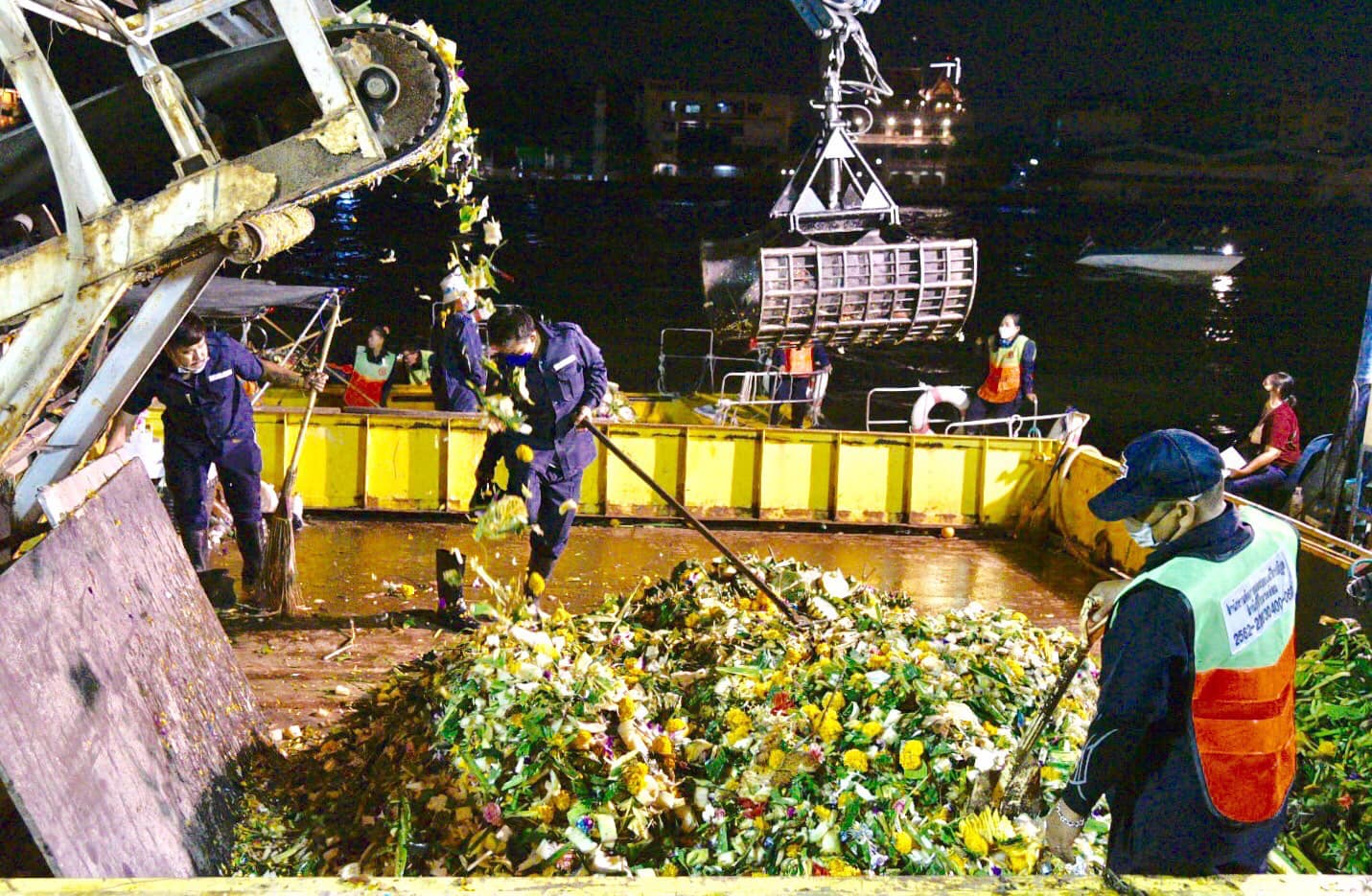 งานลอยกระทง 2565 กทม.สรุปยอดเก็บกระทงเฉียด 6 แสนใบ เขตคลองเตย มากสุด งานลอยกระทง 2565 กทม.สรุปยอดเก็บกระทงเฉียด 6 แสนใบ เขตคลองเตย มากสุด