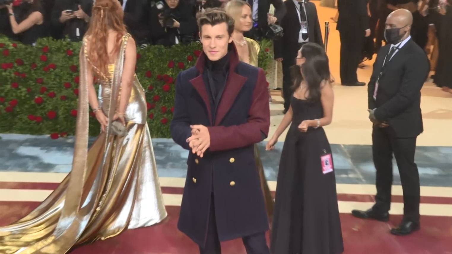 เหล่าคนดังเฉิดฉายในชุดสุดอลังในช่วงแรกของการจัดงาน Met Gala ปี 2022 เหล่าคนดังเฉิดฉายในชุดสุดอลังในช่วงแรกของการจัดงาน Met Gala ปี 2022