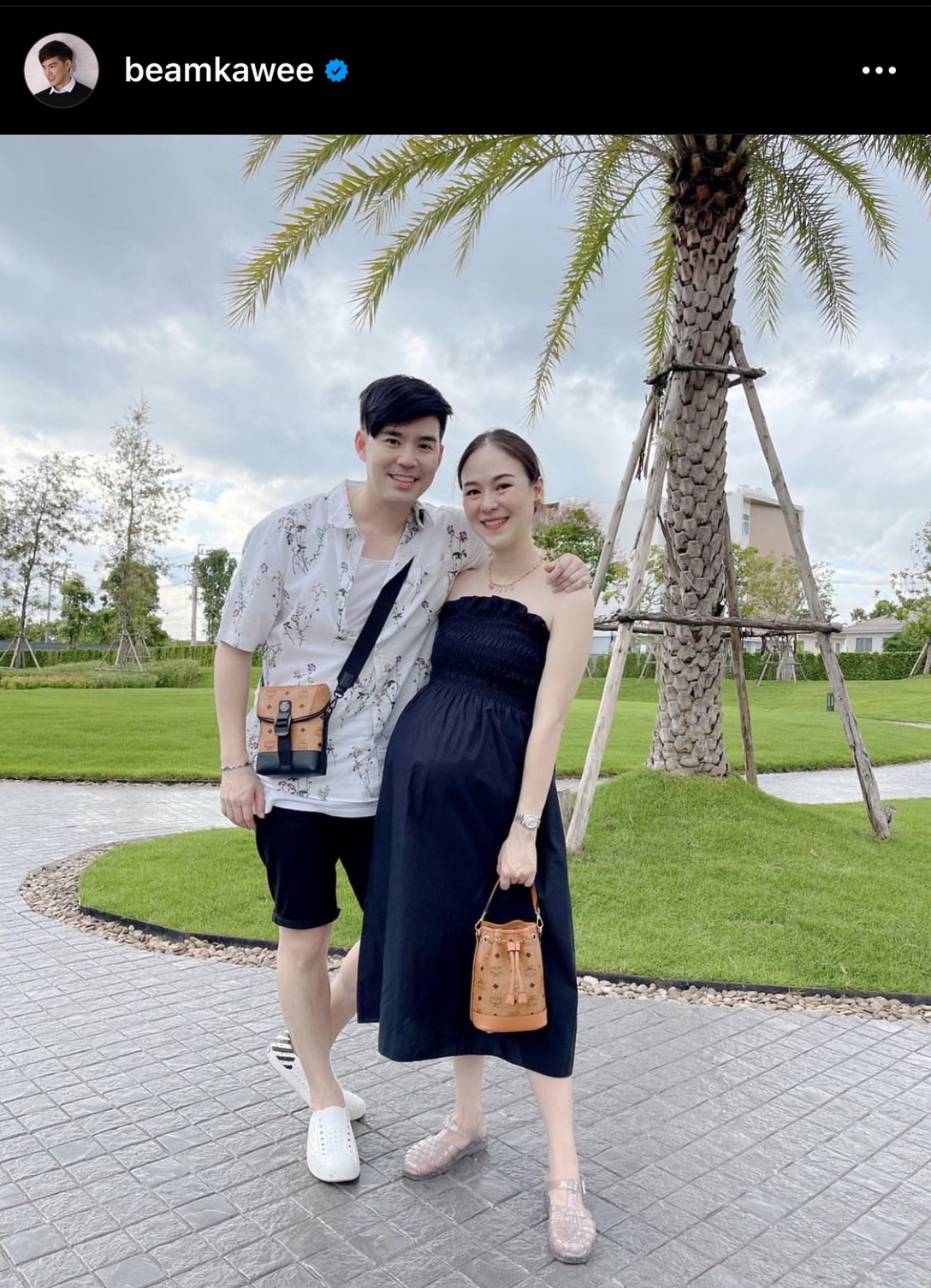 น่ารักไม่แผ่ว! บีม-ออย โพสต์หวานคู่ครบรอบ 20 ปีที่รู้จักกัน น่ารักไม่แผ่ว! บีม-ออย โพสต์หวานคู่ครบรอบ 20 ปีที่รู้จักกัน