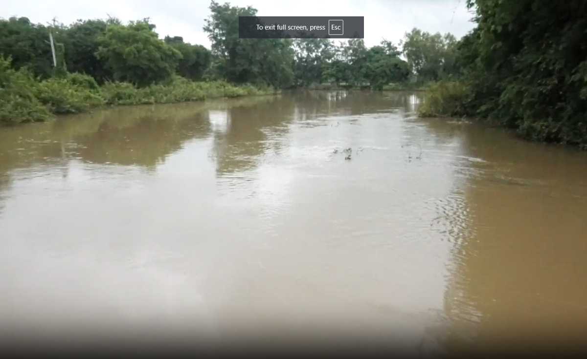 น้ำป่าเซาะคันคลองประตูระบายน้ำขาด ที่พิจิตร