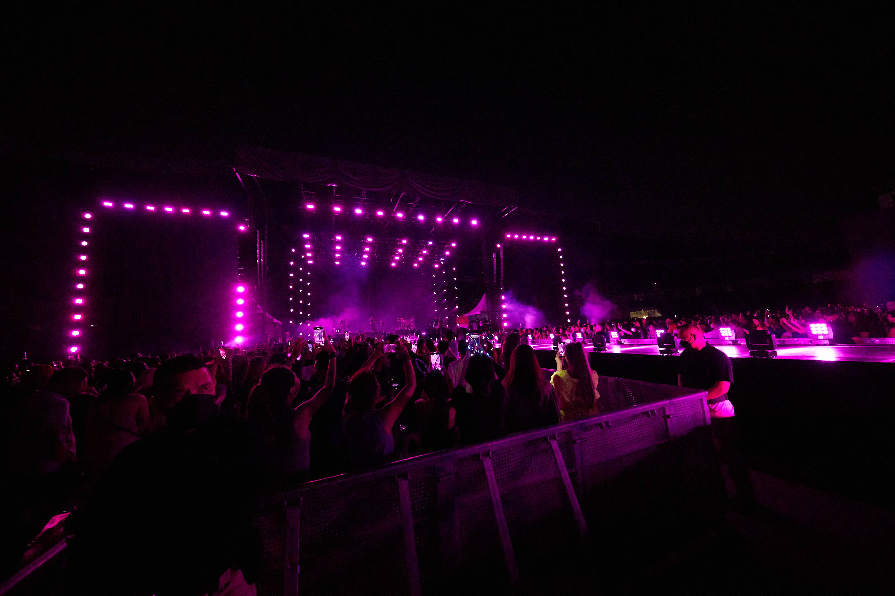 แฟนๆ ซูฮก!! ‘Adam Levine’ ท็อปฟอร์มในโชว์ Maroon 5 ครั้งที่ 6 ในไทย แฟนๆ ซูฮก!! ‘Adam Levine’ ท็อปฟอร์มในโชว์ Maroon 5 ครั้งที่ 6 ในไทย