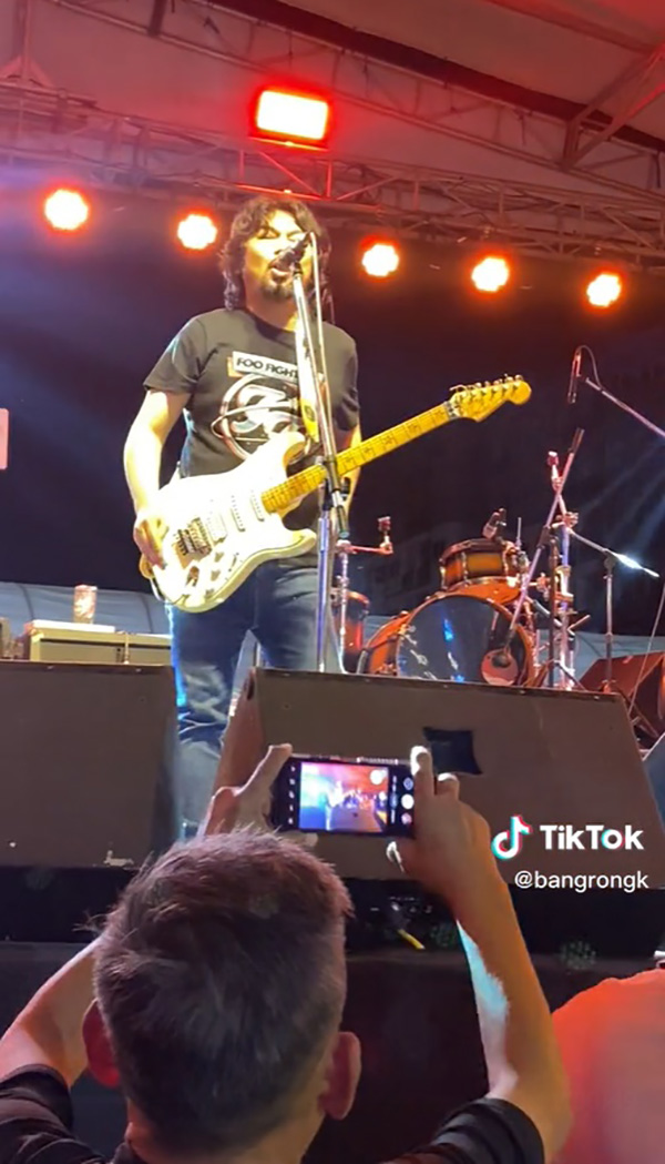 แชร์โมเมนต์ แฟนคลับจัดทิปก้อนใหญ่หลักแสน ให้ เสก โลโซ