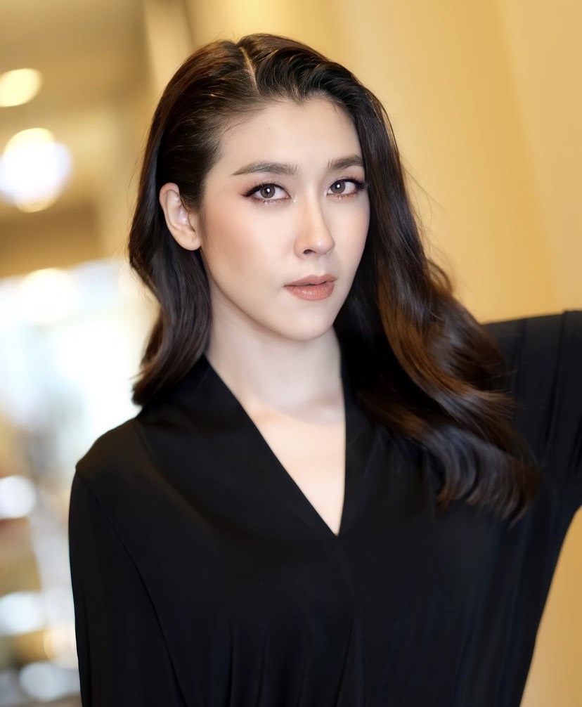 เชียร์ ฑิฆัมพร มอบถังออกซิเจน ให้ที่ รพ.สนามวัดช่องลม เชียร์ ฑิฆัมพร มอบถังออกซิเจน ให้ที่ รพ.สนามวัดช่องลม