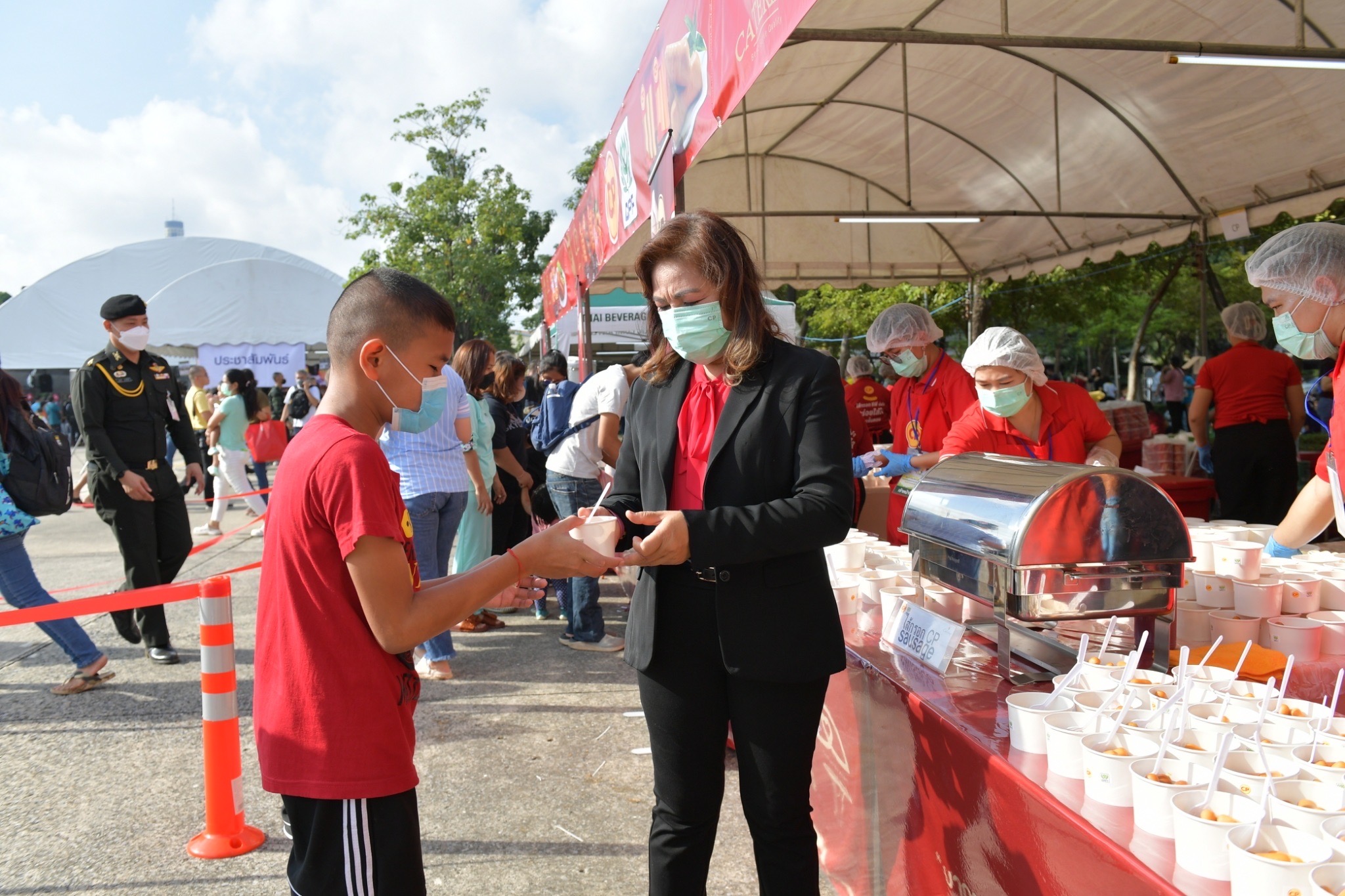 กองทัพบก จับมือ CPF เสิร์ฟอาหารให้น้องๆ อิ่มอร่อย สุขภาพดี ฉลองวันเด็กแห่งชาติ ปี 66 กองทัพบก จับมือ CPF เสิร์ฟอาหารให้น้องๆ อิ่มอร่อย สุขภาพดี ฉลองวันเด็กแห่งชาติ ปี 66