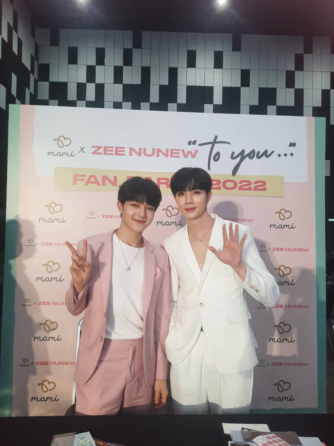 โมเมนต์น่ารัก! นุนิว ขอโทษ ซี พฤกษ์ ที่ทำให้เป็นห่วง หลังแกล้งเป็นลมกลางรายการ