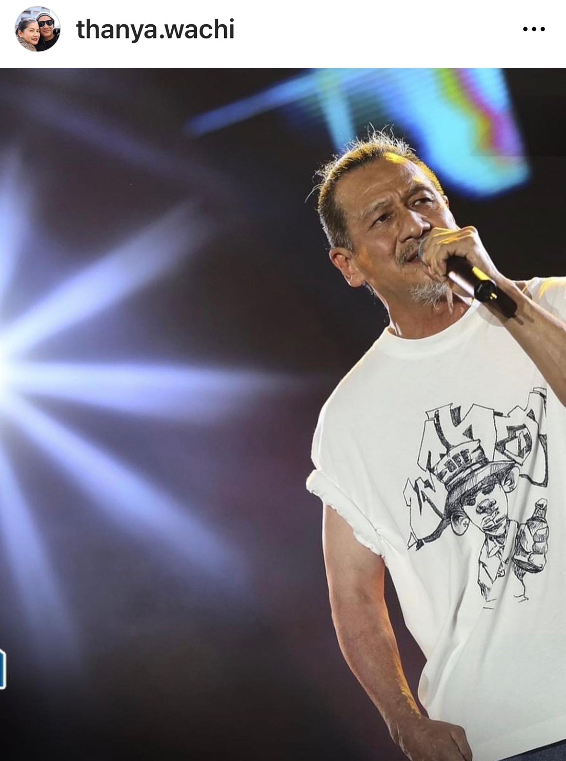 อ๊อฟ พงษ์พัฒน์ นั่งเครื่องส่วนตัว เชียร์ศึกแดงเดือดติดขอบสนาม อ๊อฟ พงษ์พัฒน์ นั่งเครื่องส่วนตัว เชียร์ศึกแดงเดือดติดขอบสนาม