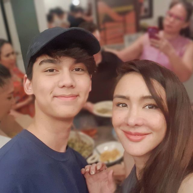  เปิดวาร์ป “น้องทิกเกอร์” ลูกชาย “นิโคล” หล่อเข้มหุ่นดีในวัย 16 ปี จน “แมว จิรศักดิ์” ยังงง สาวๆแห่เรียกพ่อ 