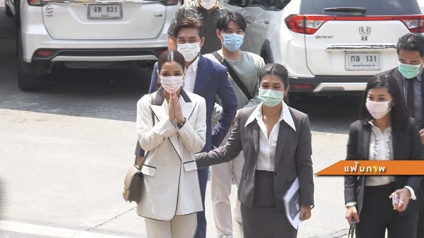 “จั๊กจั่น – เค”  ยิ้มรับคำตัดสินศาล อดีตผู้จัดการจำคุก 9 เดือน   (มีคลิป) 