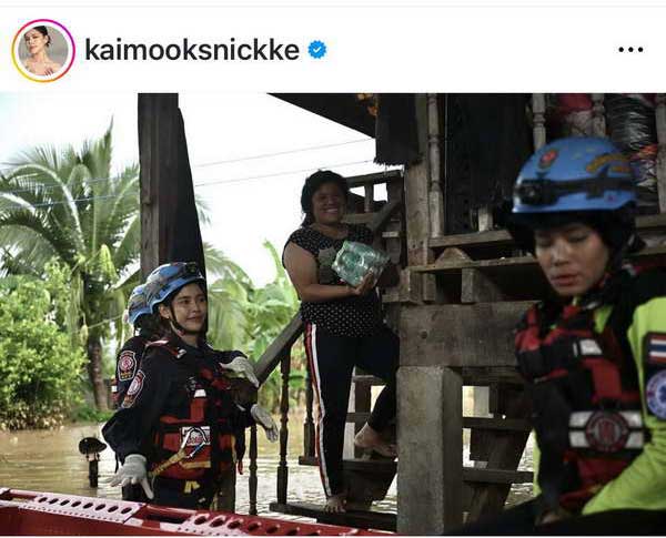 ไข่มุก รุ่งรัตน์ นักแสดงสาวจิตอาสา ลุยน้ำครึ่งตัวช่วย น้ำท่วม จ.เชียงราย ไข่มุก รุ่งรัตน์ นักแสดงสาวจิตอาสา ลุยน้ำครึ่งตัวช่วย น้ำท่วม จ.เชียงราย