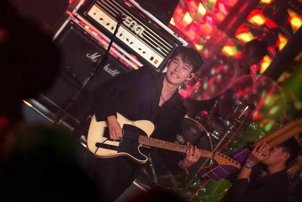 แฟนคลับช็อก! ขนม ศศิกานต์ ประกาศแยกทาง ครูเต้ย อภิวัฒน์ หลังเพิ่งคลอดลูก แฟนคลับช็อก! ขนม ศศิกานต์ ประกาศแยกทาง ครูเต้ย อภิวัฒน์ หลังเพิ่งคลอดลูก