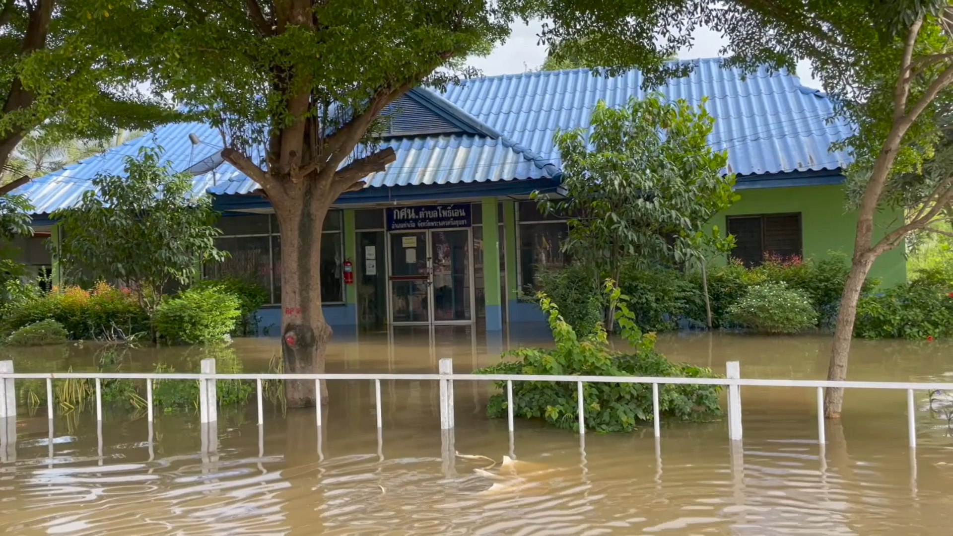 ประมวลภาพ น้ำท่วมอยุธยา จม 157 จุด ท้ายเขื่อนพระรามหกยังวิกฤต ประมวลภาพ น้ำท่วมอยุธยา จม 157 จุด ท้ายเขื่อนพระรามหกยังวิกฤต