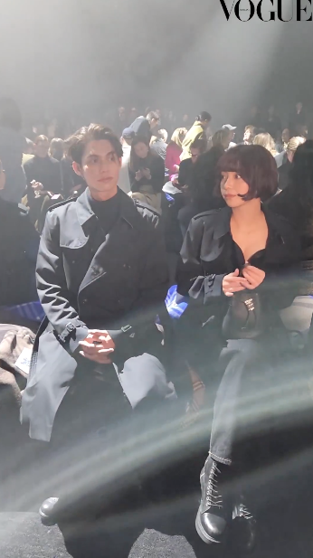 หล่อปังระดับโลก!! ประมวลลุค 'ไบร์ท วชิรวิชญ์' ประชันซุปตาร์โลก ชมแฟชั่นโชว์ลอนดอน หล่อปังระดับโลก!! ประมวลลุค 'ไบร์ท วชิรวิชญ์' ประชันซุปตาร์โลก ชมแฟชั่นโชว์ลอนดอน