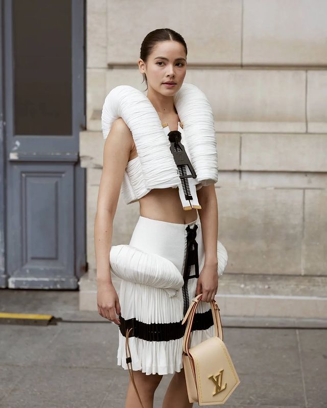 ช็อตรวมดาว!! 'ญาญ่า' กระทบไหล่ 'ฮเยอิน-โซฟี เทอร์เนอร์-โคลอี เกรซ มอเรตซ์’ ที่ปารีสแฟชั่นวีค