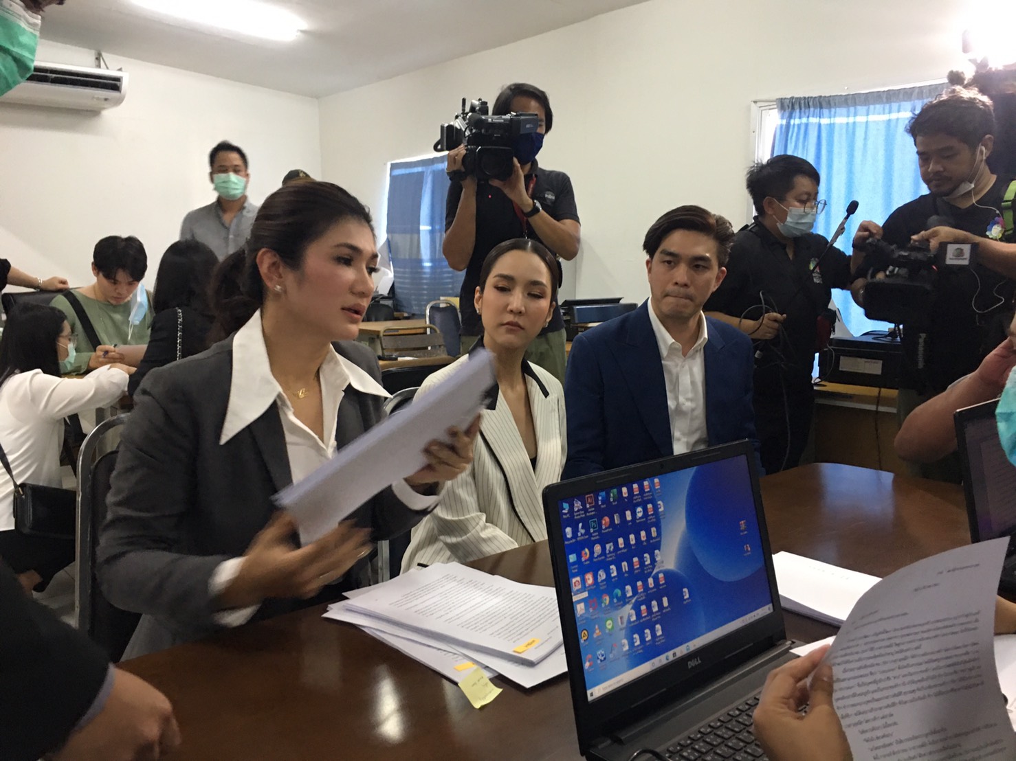 จั๊กจั่น ควง เค วัฒนา พร้อมทนาย เสียงสั่น เปิดใจไม่มีทางยอมความคนผิด ดำเนินคดีถึงที่สุด