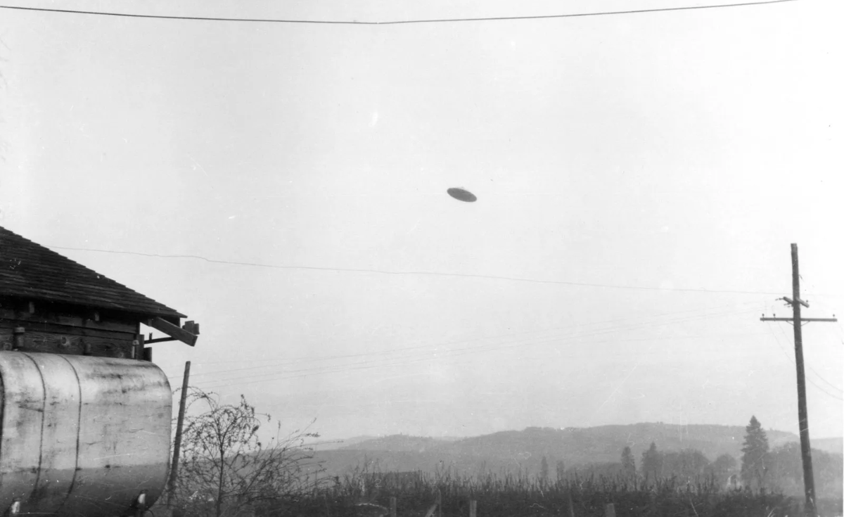 UFO คืออะไร ? ไขปริศนา จานบิน จากต่างดาว UFO คืออะไร ? ไขปริศนา จานบิน จากต่างดาว