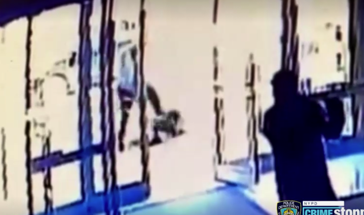 นิวยอร์กล่าตัวชายผิวดำทำร้ายหญิงชาวเอเชียวัย 65 ปี บาดเจ็บสาหัส นิวยอร์กล่าตัวชายผิวดำทำร้ายหญิงชาวเอเชียวัย 65 ปี บาดเจ็บสาหัส