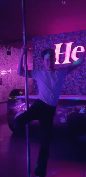 ร้องชัดเป๊ะ!! 'โจควอน' คัฟเวอร์ 'ทรงอย่างแบด' เต้นโพลแดนซ์ นั่งตุ๊กๆ ตะลอนกรุงเทพ ร้องชัดเป๊ะ!! 'โจควอน' คัฟเวอร์ 'ทรงอย่างแบด' เต้นโพลแดนซ์ นั่งตุ๊กๆ ตะลอนกรุงเทพ