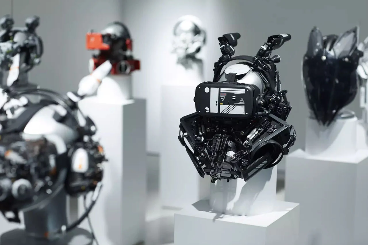 แฟชั่นญี่ปุ่นยุคใหม่... ชุดและหน้ากากสุดไฮเทค