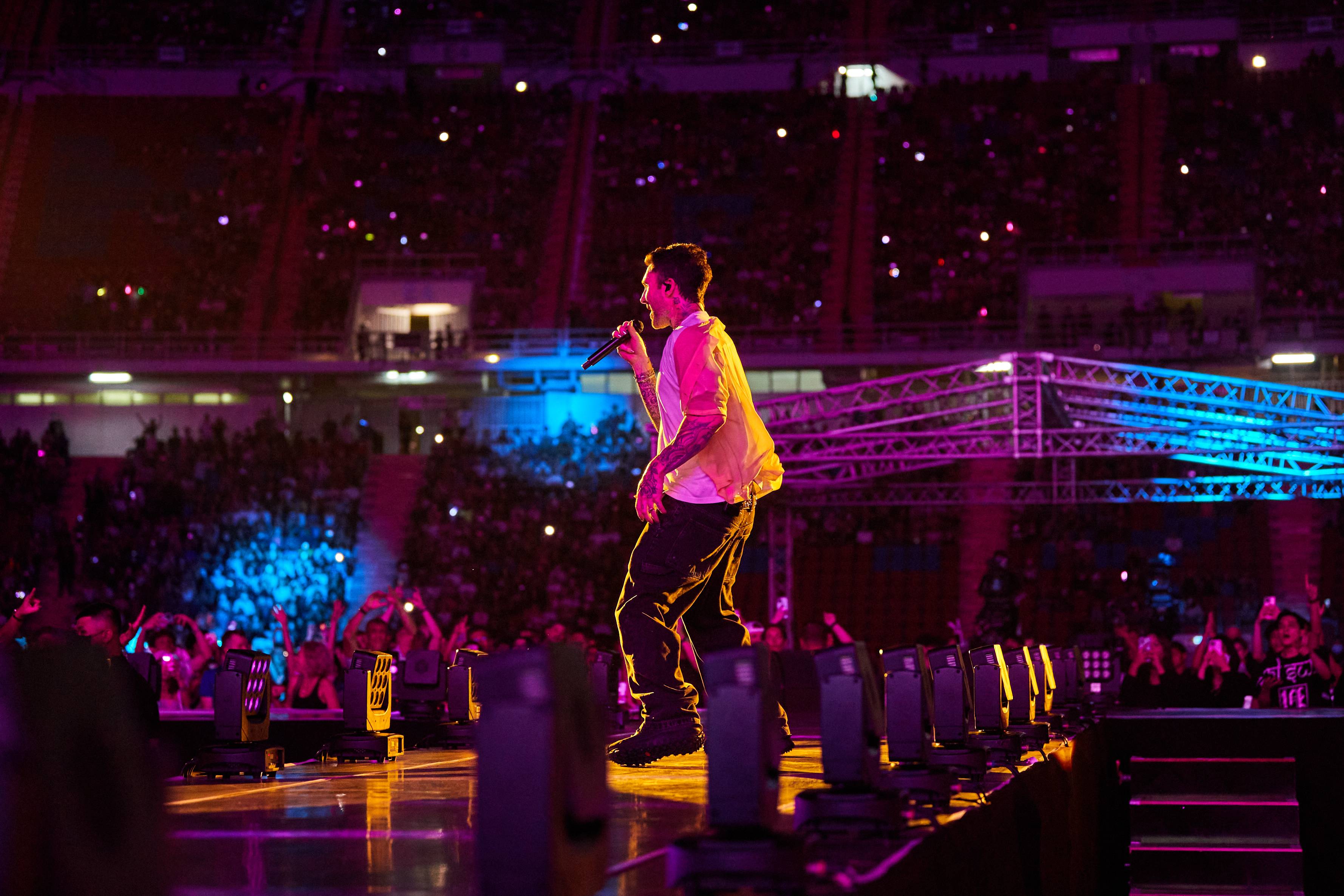 แฟนๆ ซูฮก!! ‘Adam Levine’ ท็อปฟอร์มในโชว์ Maroon 5 ครั้งที่ 6 ในไทย แฟนๆ ซูฮก!! ‘Adam Levine’ ท็อปฟอร์มในโชว์ Maroon 5 ครั้งที่ 6 ในไทย