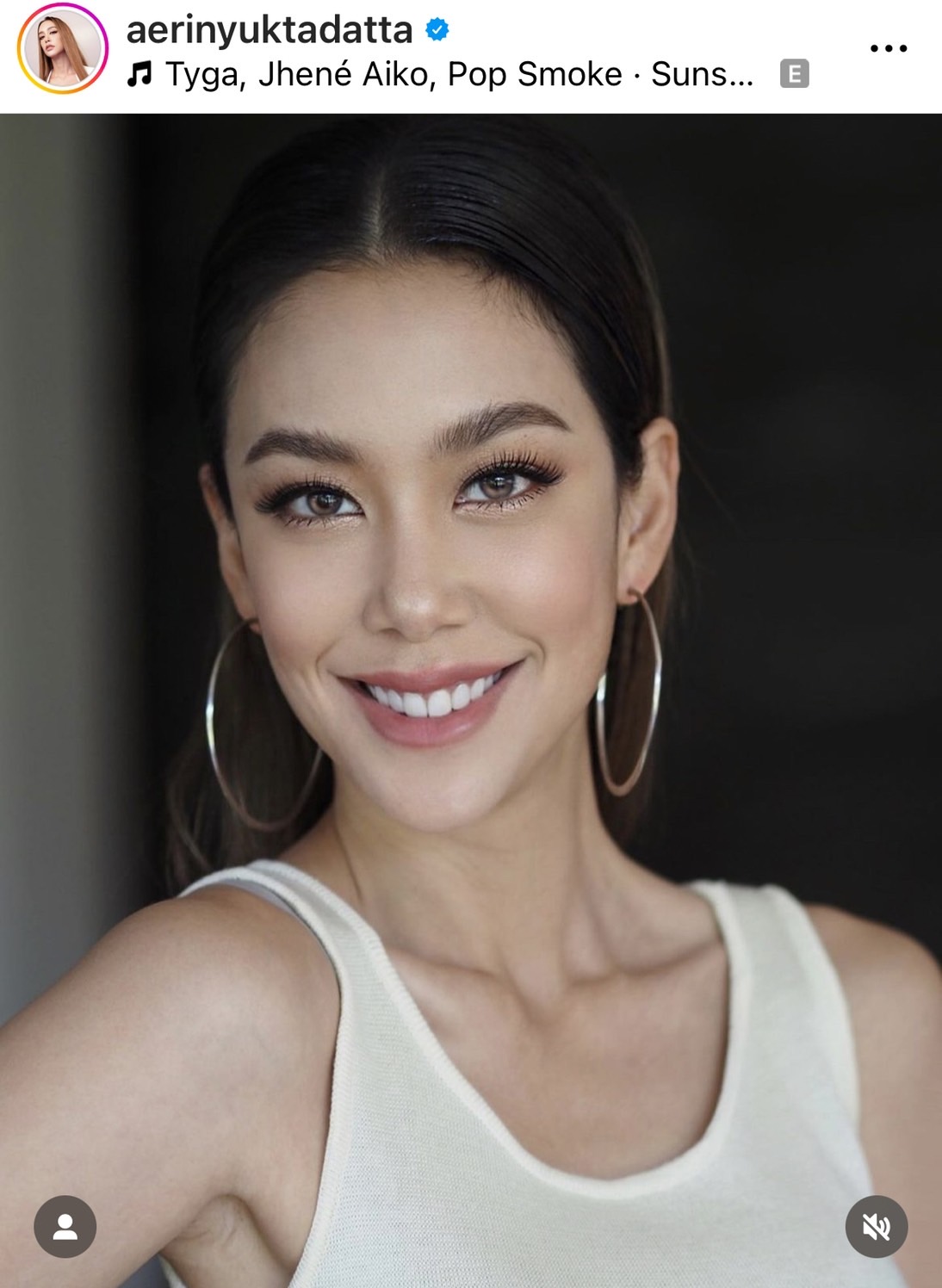 ตั๊ก บงกช ร่วมยินดีโพสต์การ์ดแต่งงาน แอริน-เบญ