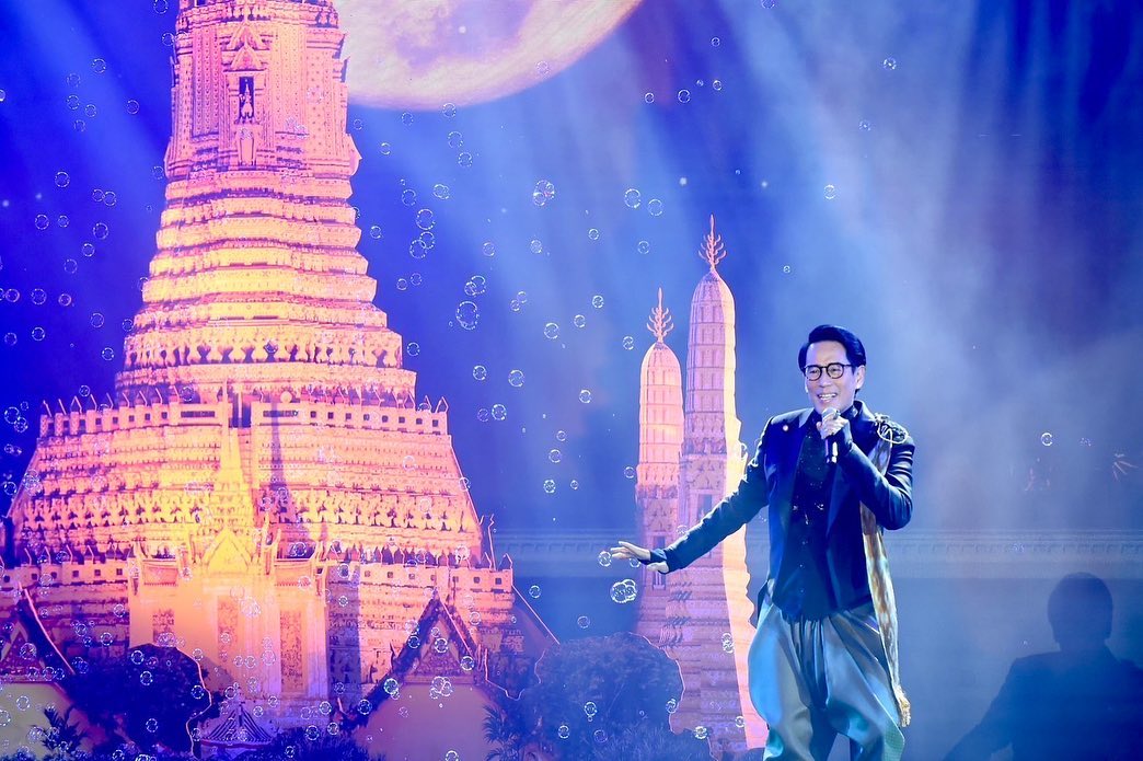 เบิร์ด ธงไชย เผยความรู้สึก หลังได้ร้องเพลงในงานเลี้ยง APEC2022 เบิร์ด ธงไชย เผยความรู้สึก หลังได้ร้องเพลงในงานเลี้ยง APEC2022