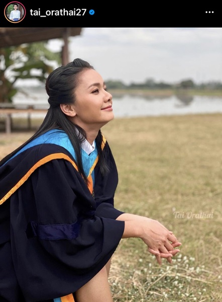 ต่าย อรทัย คว้าปริญญาอีกหนึ่งใบ ได้สำเร็จ แฟนคลับแห่ยินดีอย่างล้นหลาม ต่าย อรทัย คว้าปริญญาอีกหนึ่งใบ ได้สำเร็จ แฟนคลับแห่ยินดีอย่างล้นหลาม