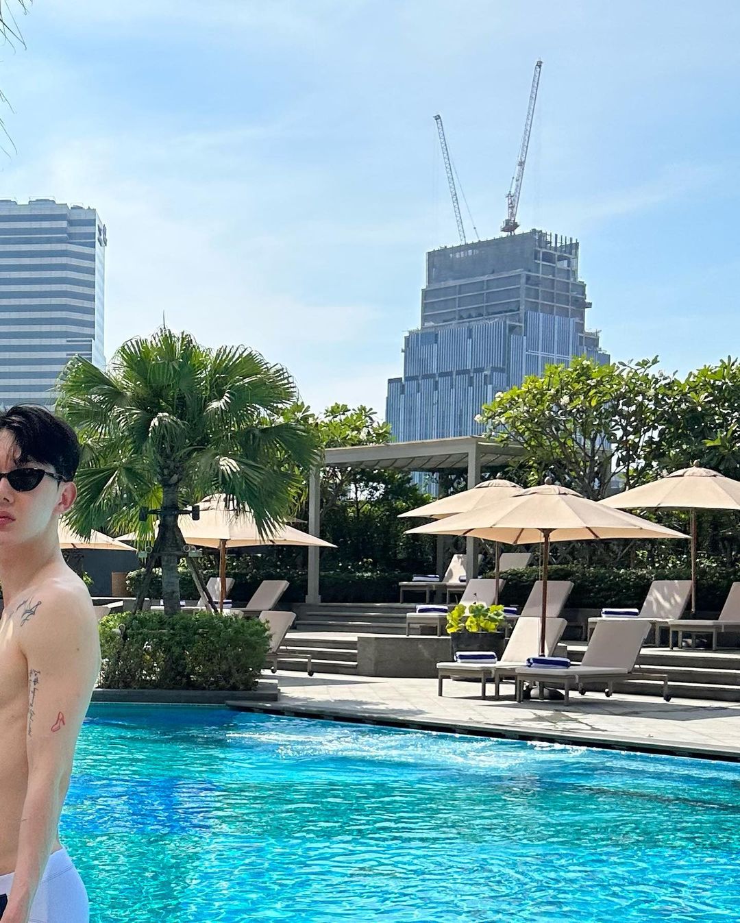 ร้องชัดเป๊ะ!! 'โจควอน' คัฟเวอร์ 'ทรงอย่างแบด' เต้นโพลแดนซ์ นั่งตุ๊กๆ ตะลอนกรุงเทพ ร้องชัดเป๊ะ!! 'โจควอน' คัฟเวอร์ 'ทรงอย่างแบด' เต้นโพลแดนซ์ นั่งตุ๊กๆ ตะลอนกรุงเทพ