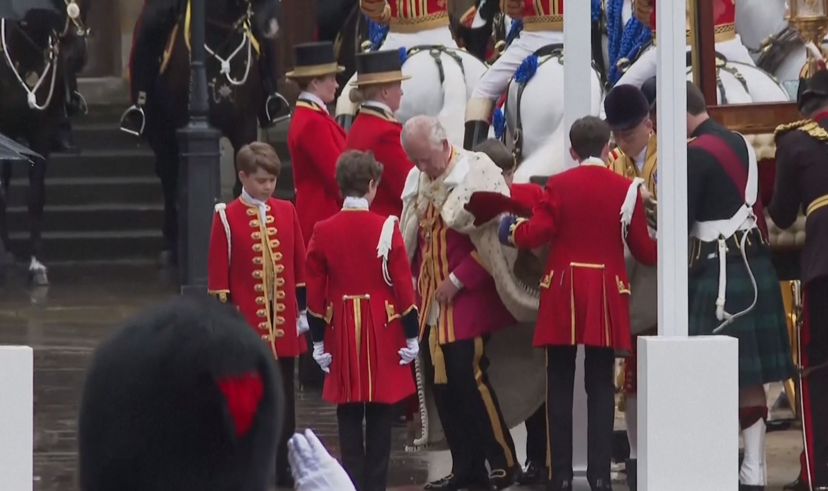  บรรยากาศพระราชพิธีบรมราชาภิเษก “สมเด็จพระเจ้าชาลส์ที่ 3” [มีคลิป] 