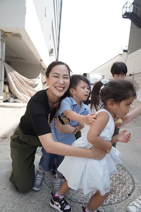“มาร์กี้” กลับมารับละครอีกครั้ง พร้อมพา มีก้า-มีญ่า ป่วนกองถ่าย (มีคลิป)