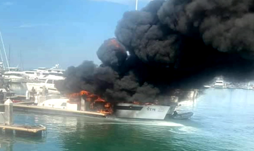 ควันโขมง! ไฟไหม้ เรือยอร์ชหรู คาดเสียหายกว่า 18 ล้าน