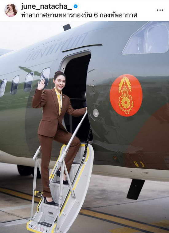 จูน นาตาชา ทั้งสวยทั้งเก่ง เข้ารับประกาศนียบัตรหลักสูตรกองทัพบก จูน นาตาชา ทั้งสวยทั้งเก่ง เข้ารับประกาศนียบัตรหลักสูตรกองทัพบก