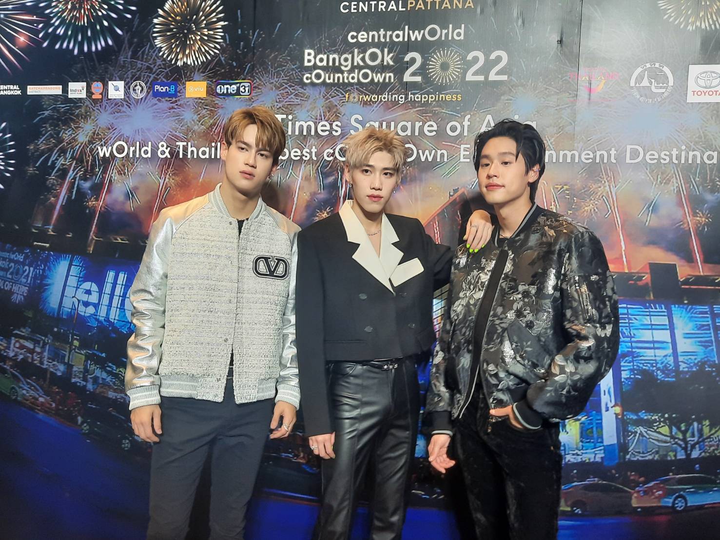 คำอวยพรจาก 3 หนุ่มสุดฮอต!! ไอซ์-พีพี-บิวกิ้น ร่วมเคานต์ดาวน์ปีใหม่ 2022 คำอวยพรจาก 3 หนุ่มสุดฮอต!! ไอซ์-พีพี-บิวกิ้น ร่วมเคานต์ดาวน์ปีใหม่ 2022