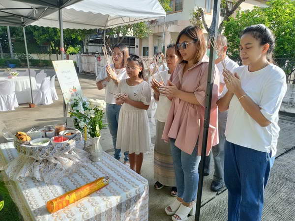 ครอบครัว เมฆ วินัย ไกรบุตร ร่วมทำบุญ100วัน เอ๋ อรชัญญาช์ เล่าสามีมาเข้าฝัน