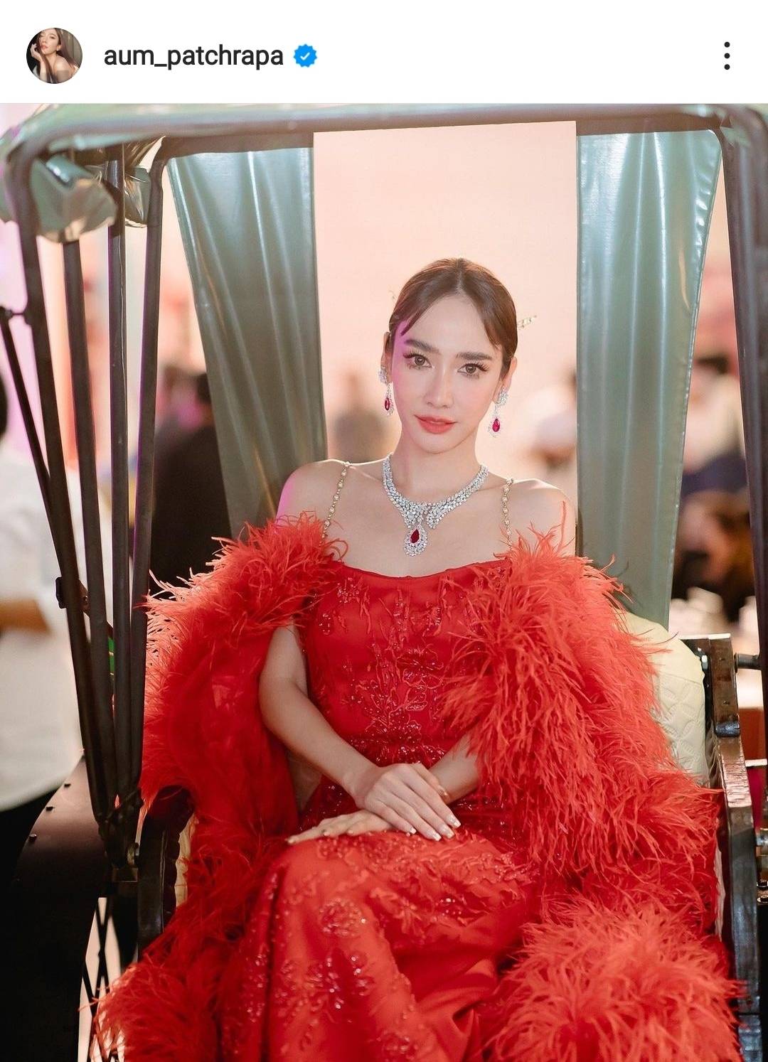 อั้ม พัชราภา มอบเงินให้ช่างภาพที่ตามถ่ายมาตั้งแต่เข้าวงการ เพื่อนำเงินไปรักษาอาการป่วย อั้ม พัชราภา มอบเงินให้ช่างภาพที่ตามถ่ายมาตั้งแต่เข้าวงการ เพื่อนำเงินไปรักษาอาการป่วย